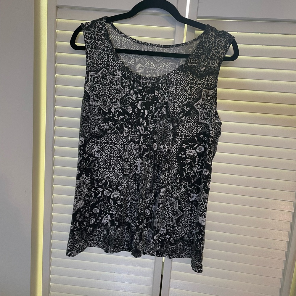 Croft & Barrow Gray and White Tank Top